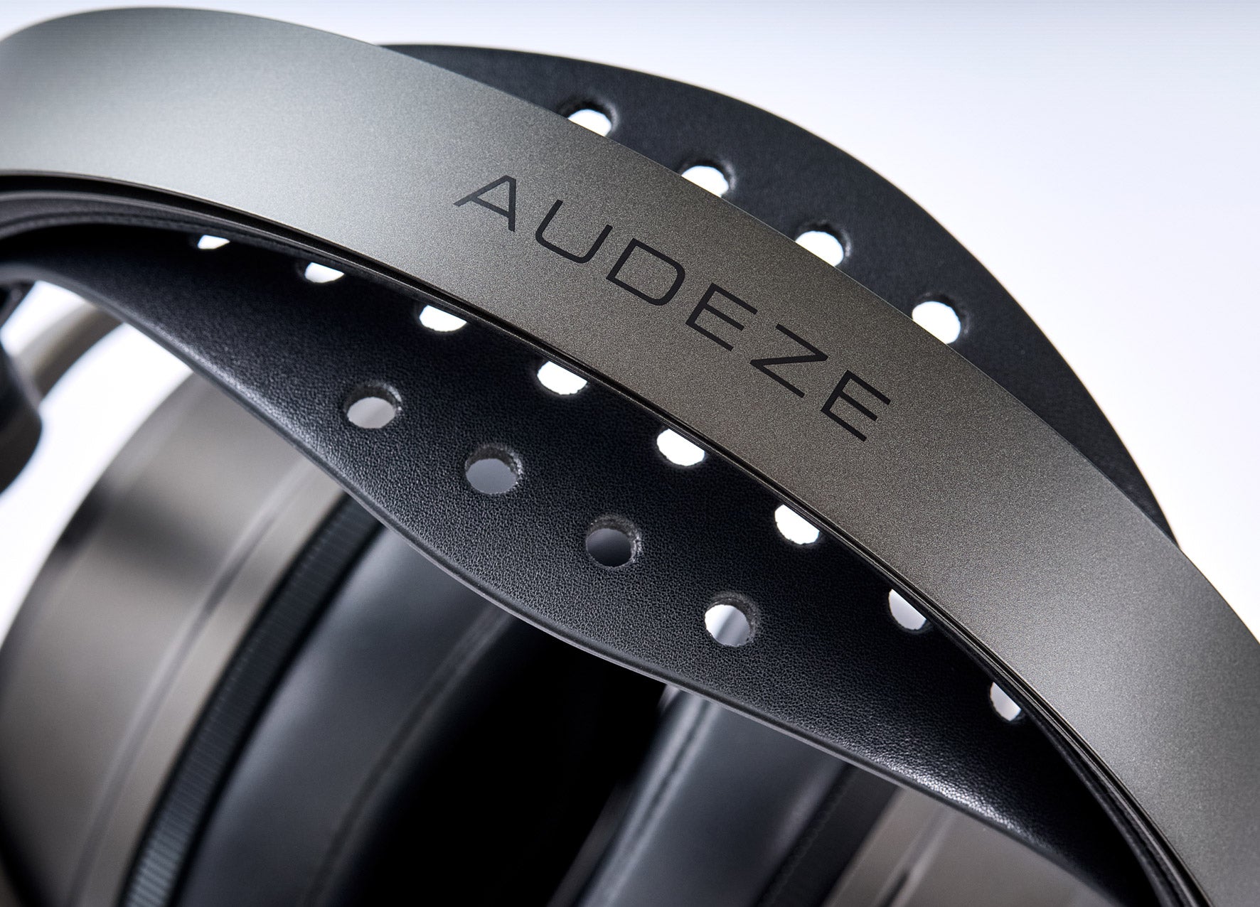 Audeze Maxwell 2 Gaming-Headset für PlayStation mit kabellosem Hi-Res-Audio und integriertem Mikrofon.